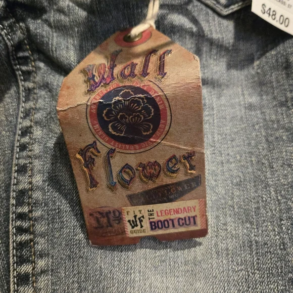 Women's Wall Flower Blue Jeans with Belt - Picture 4 of 7